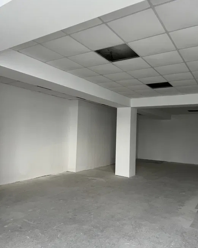 Оренда торговельного приміщення 700 м², Малиновского Маршала вул.