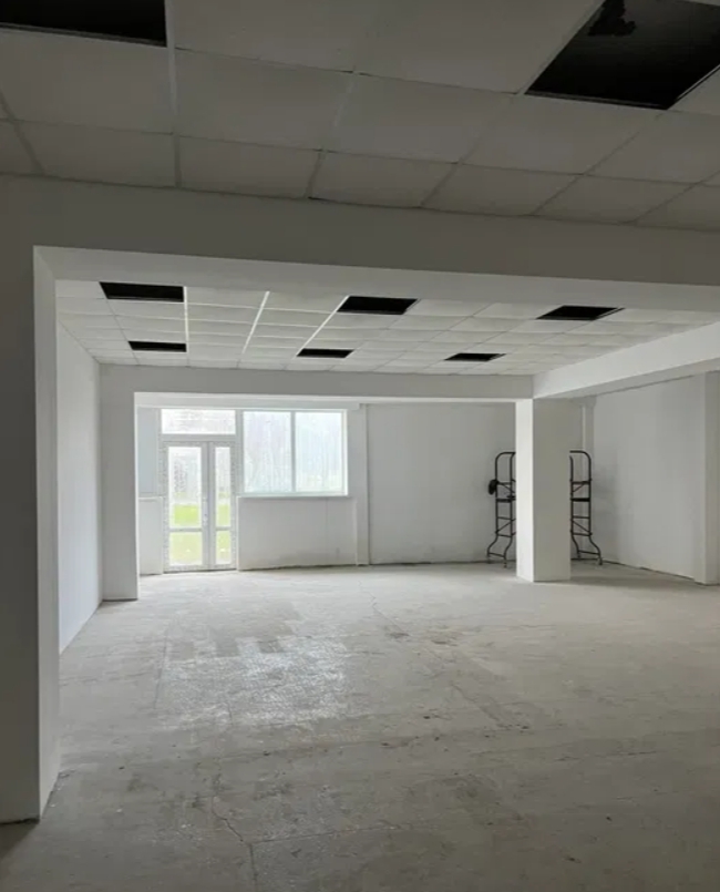 Оренда торговельного приміщення 700 м², Малиновского Маршала вул.