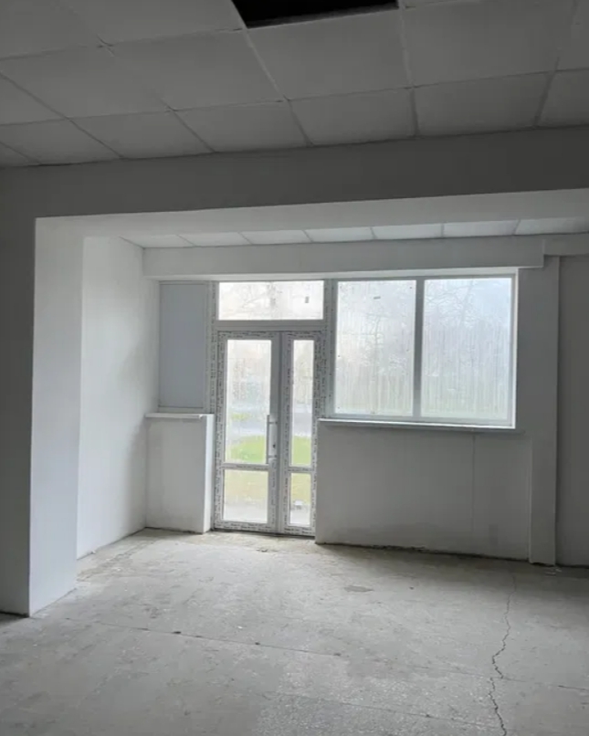 Оренда торговельного приміщення 700 м², Малиновского Маршала вул.