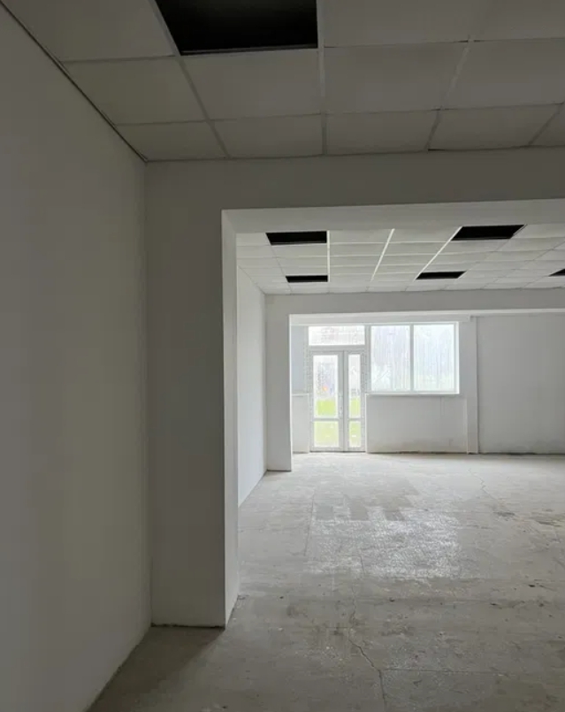 Оренда торговельного приміщення 700 м², Малиновского Маршала вул.