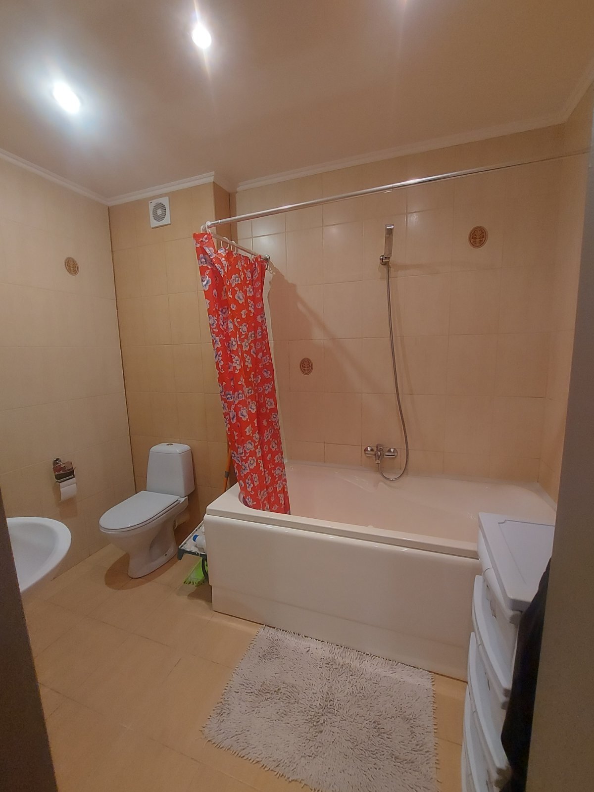 Оренда 2-кімнатної квартири 75 м², Массив Радужный вул., 7А