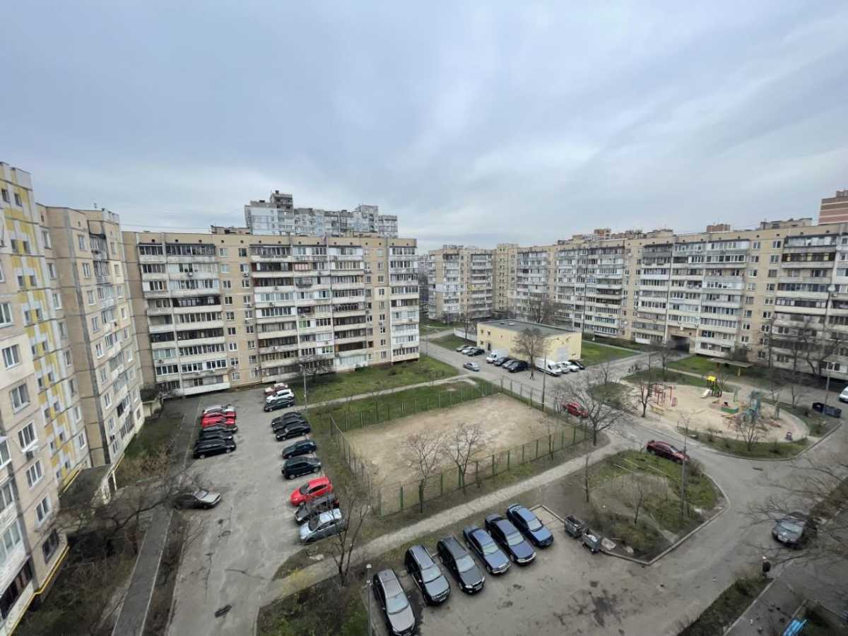 Продаж 3-кімнатної квартири 67 м², Сержа Лифаря вул., 5