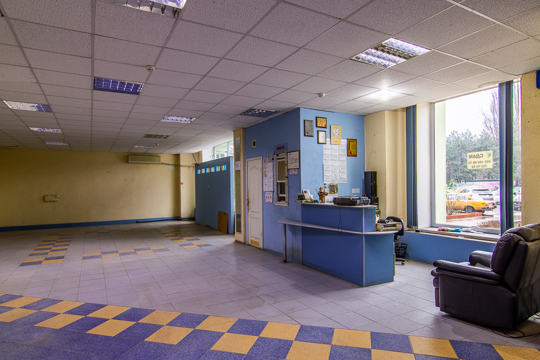 Оренда торговельного приміщення 207 м², Варненська вул., 7