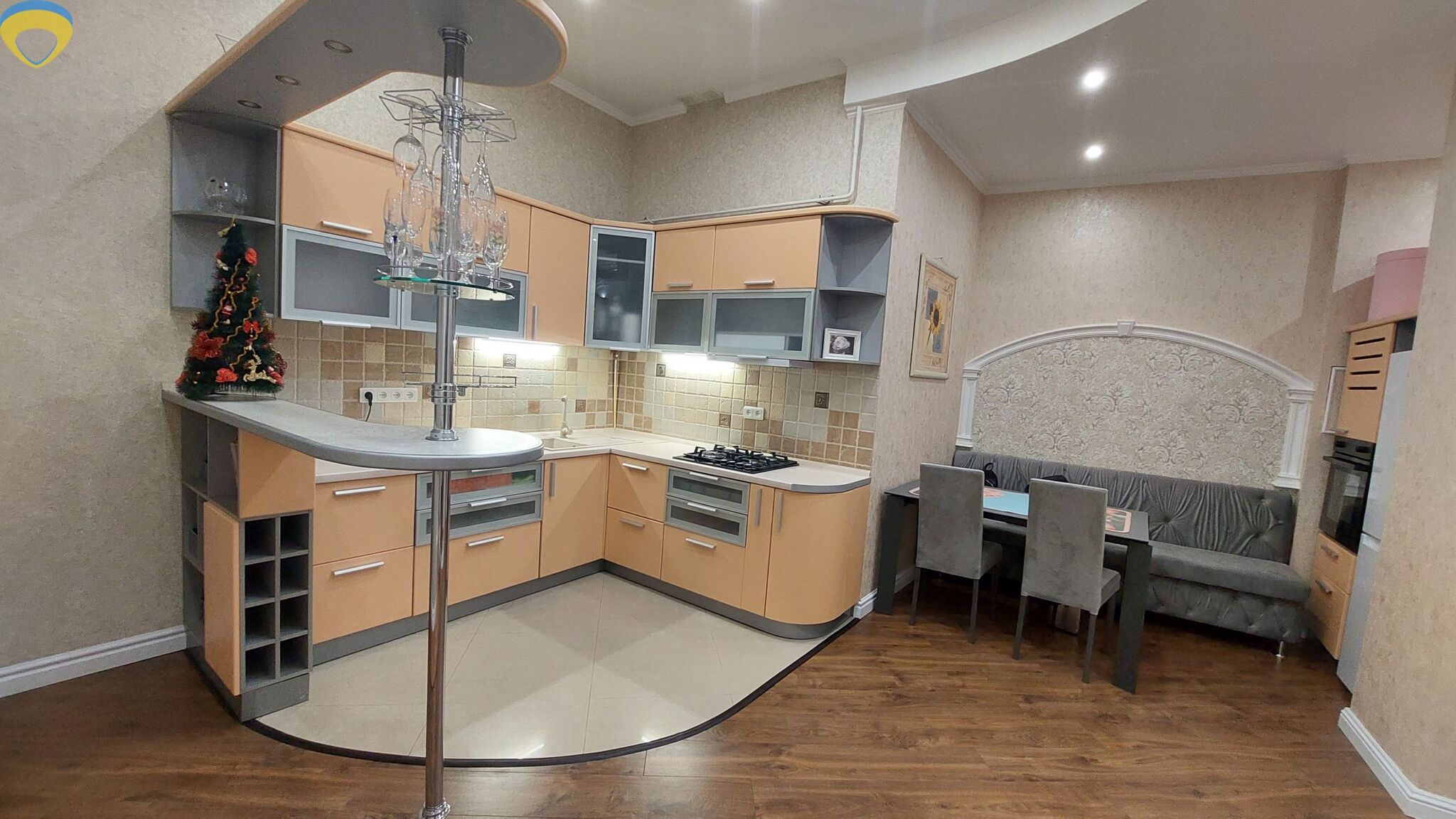 Продажа 2-комнатной квартиры 82 м², Красный пер., 9