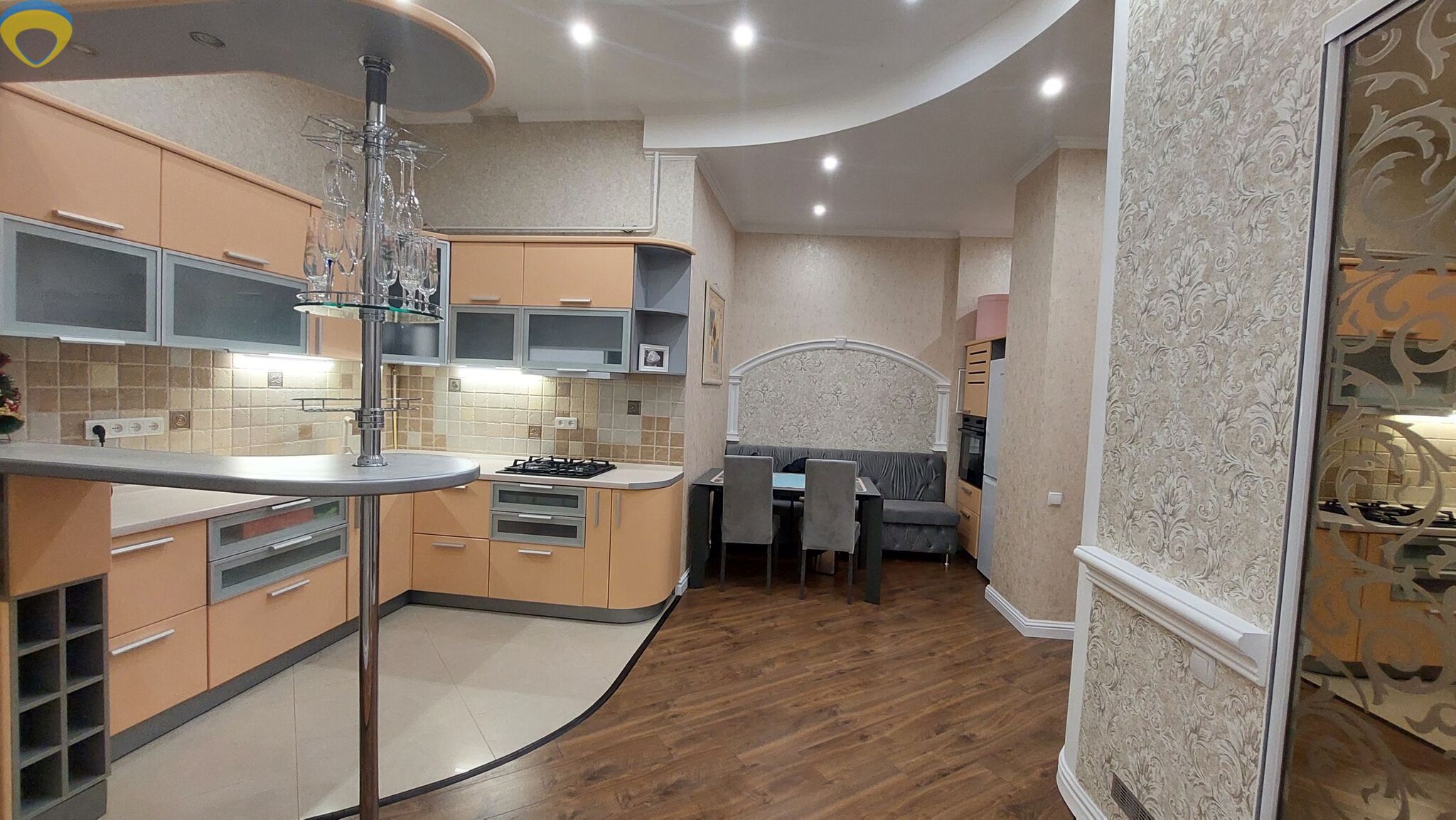 Продажа 2-комнатной квартиры 82 м², Красный пер., 9