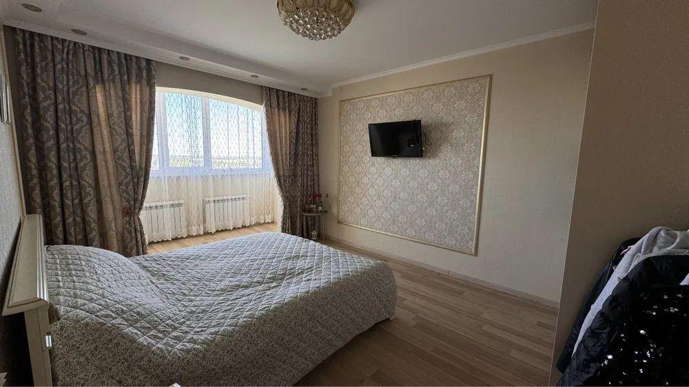 Продажа 2-комнатной квартиры 65 м²