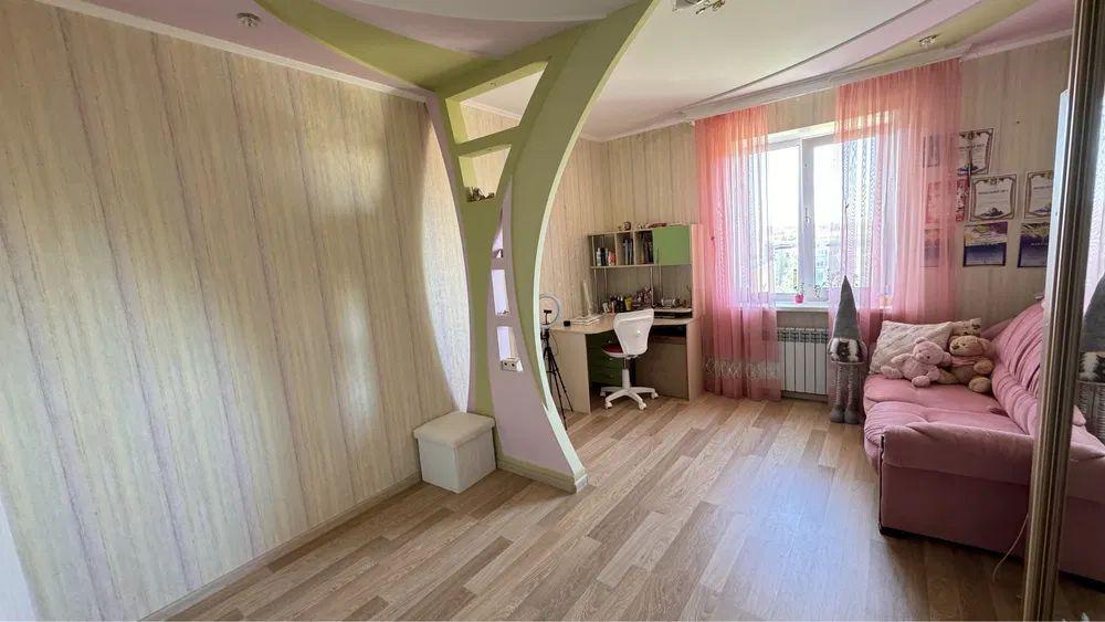 Продажа 2-комнатной квартиры 65 м²