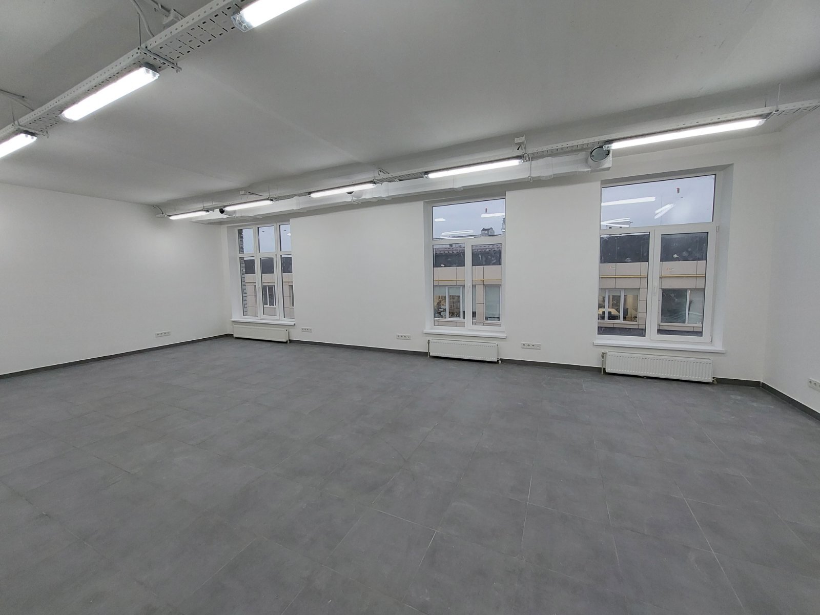Оренда офісу 2000 м², Кирилівська вул.