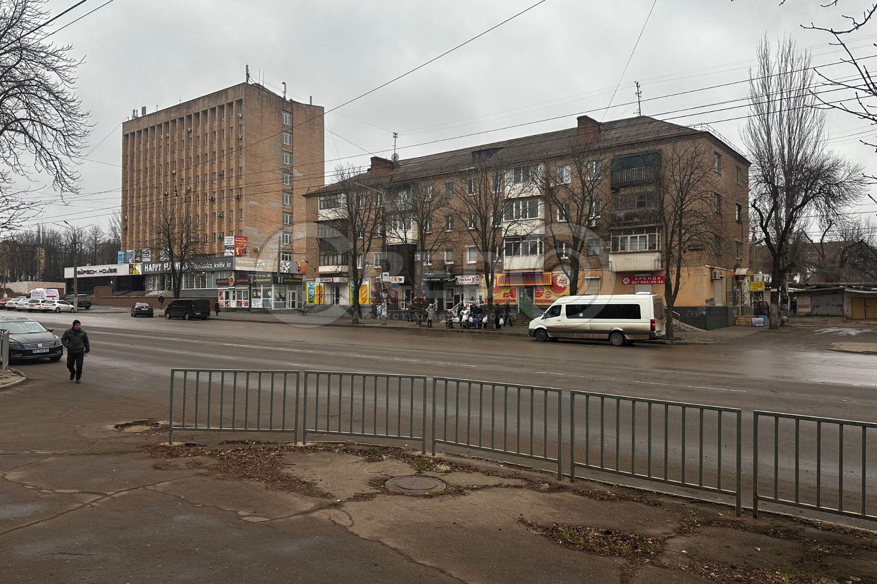 Оренда торговельного приміщення 101.1 м², Володимира Великого пл.