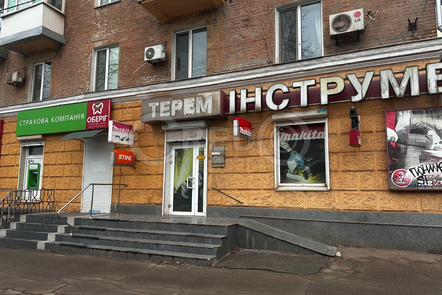 Оренда торговельного приміщення 101.1 м², Володимира Великого пл.