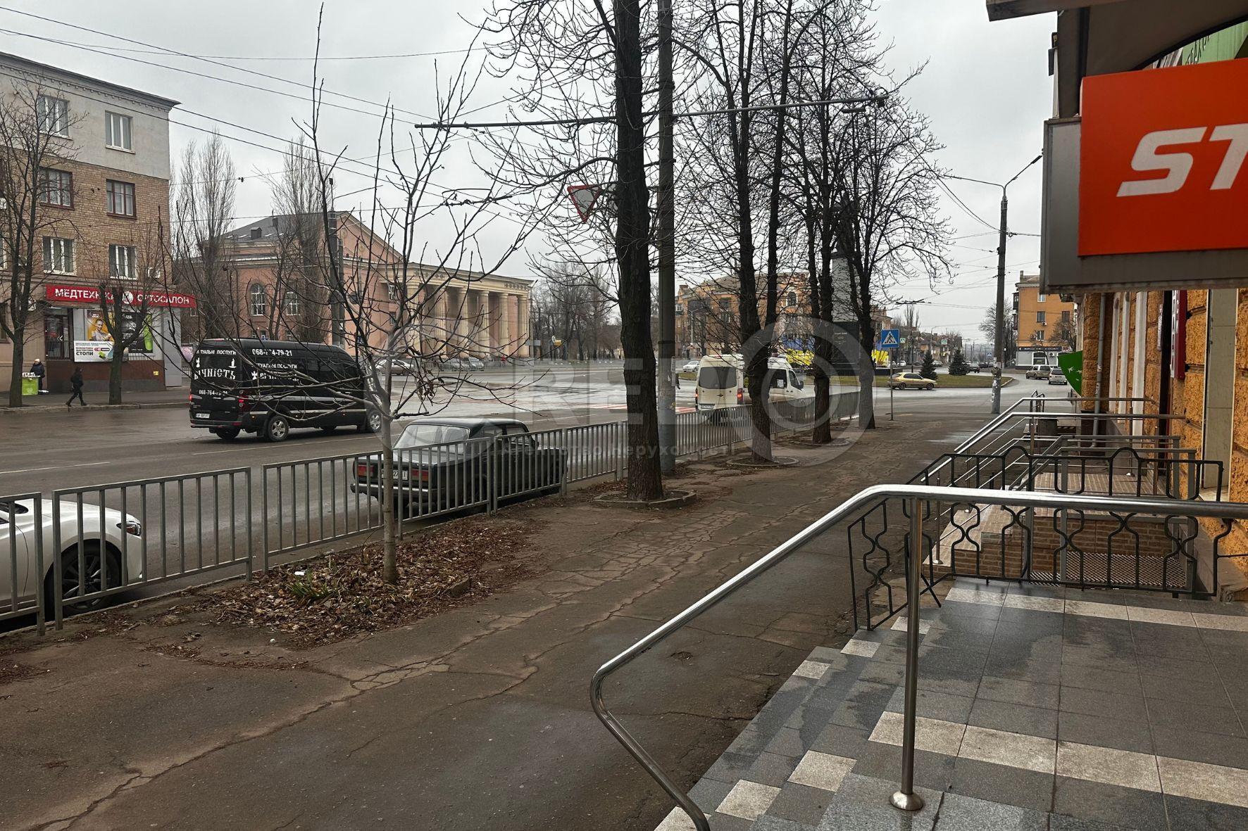 Оренда торговельного приміщення 101.1 м², Володимира Великого пл.