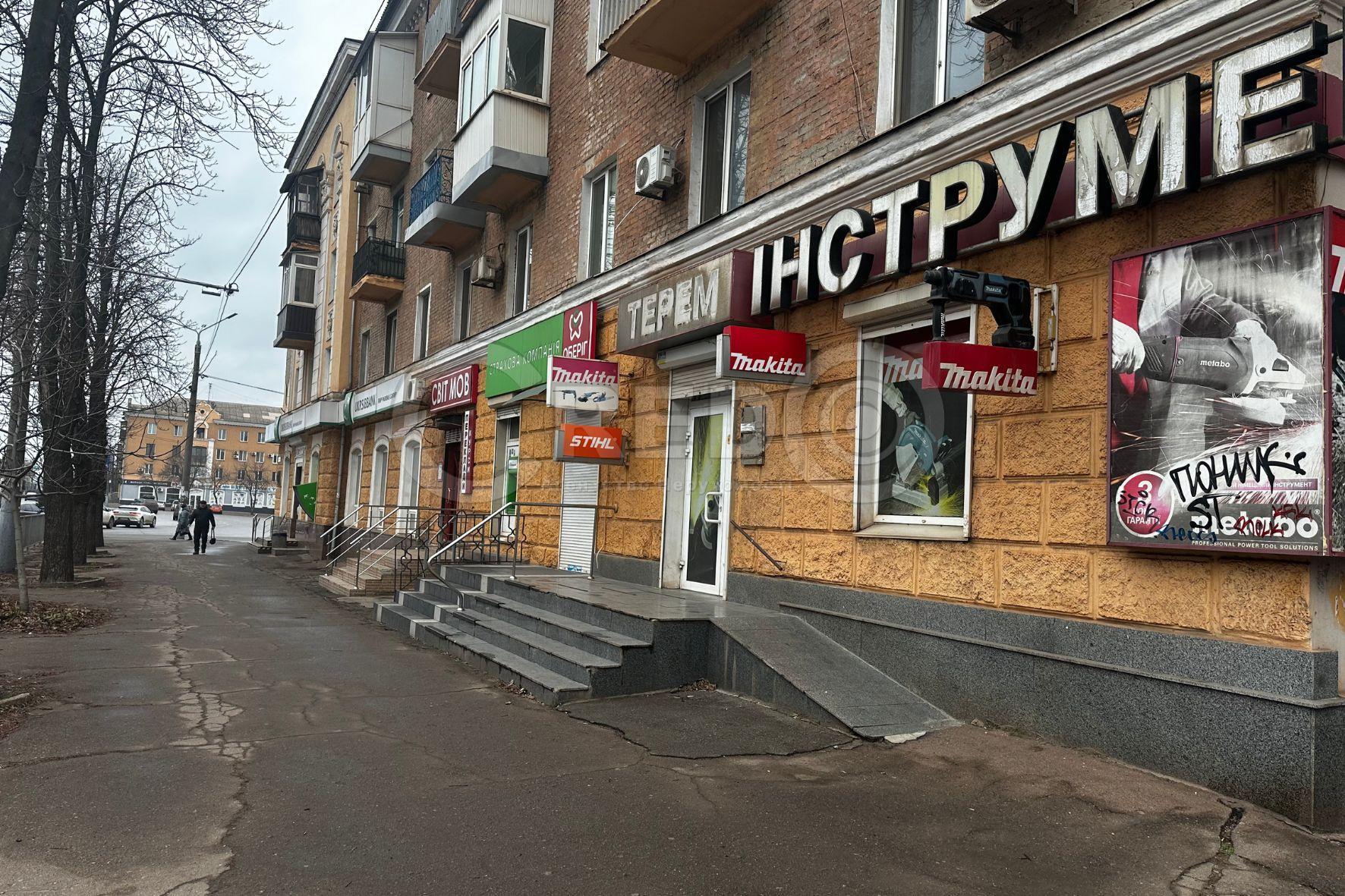 Оренда торговельного приміщення 101.1 м², Володимира Великого пл.