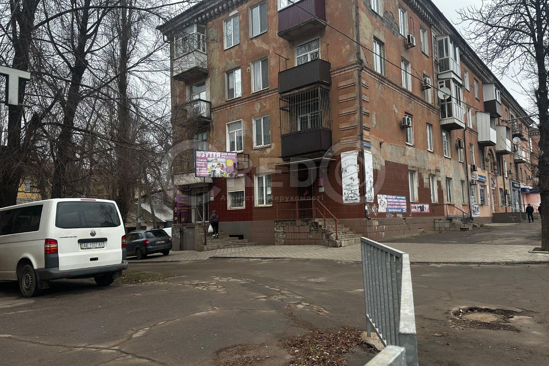 Оренда торговельного приміщення 101.1 м², Володимира Великого пл.