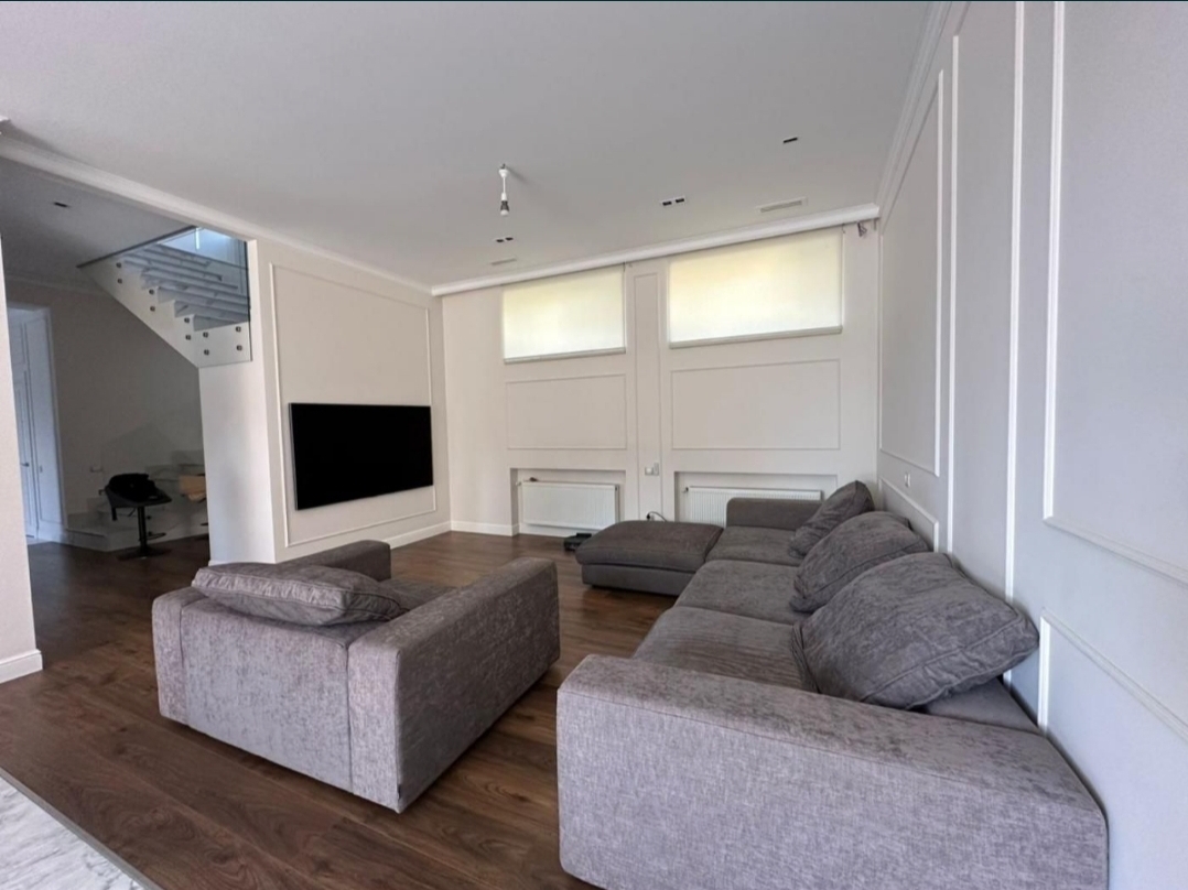 Оренда будинку 350 м², Абрикосова вул., 91