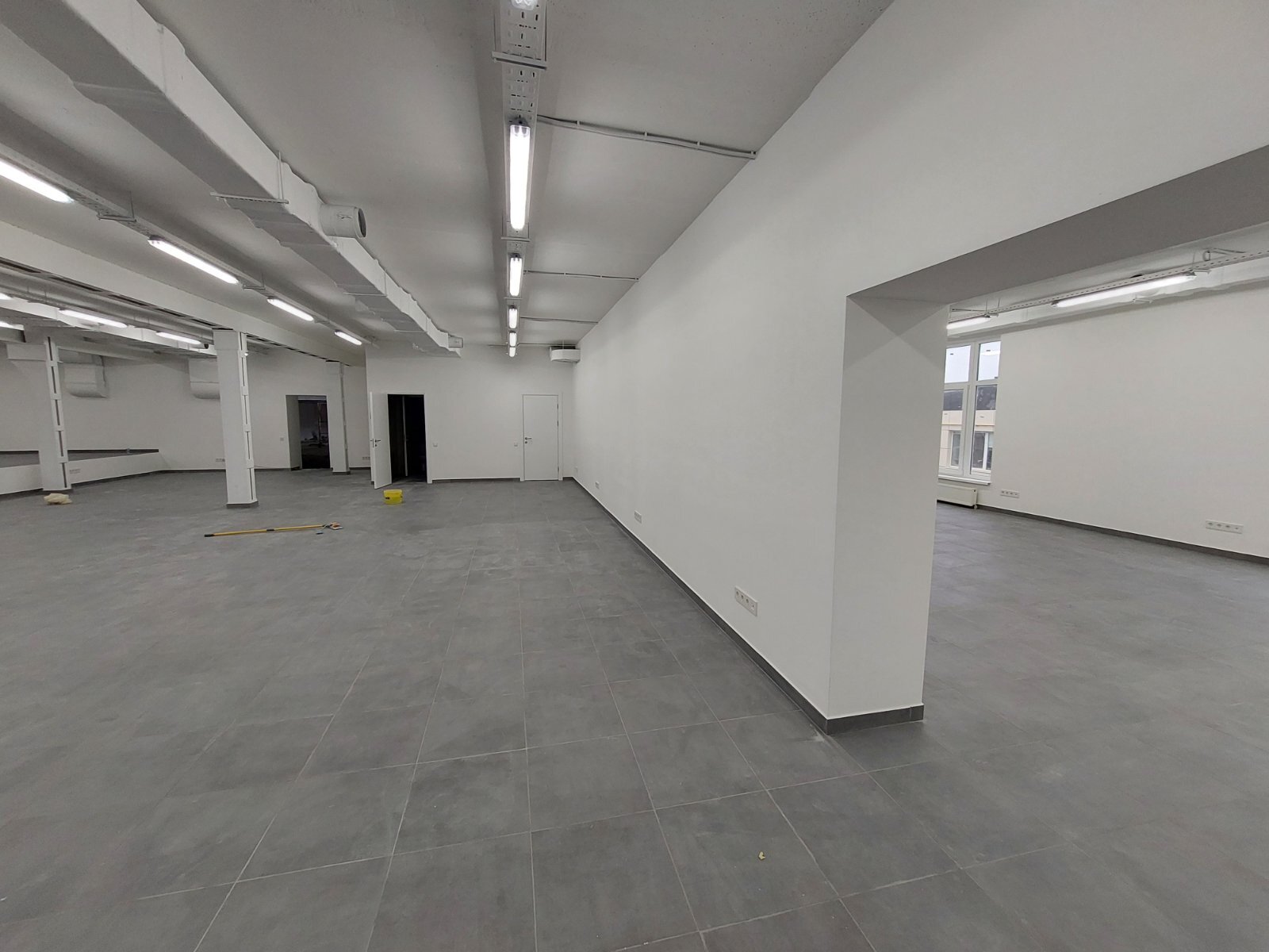 Оренда офісу 2000 м², Кирилівська вул.