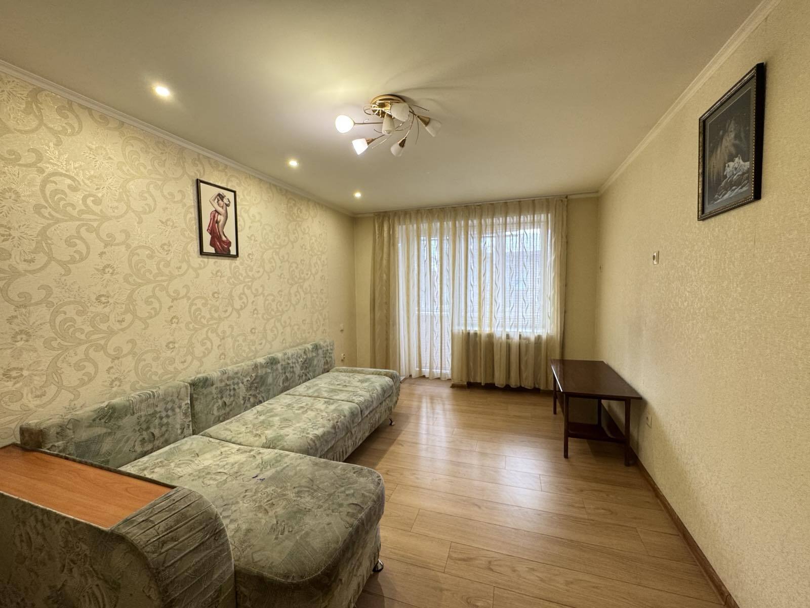 Продаж 2-кімнатної квартири 42 м², Українська вул.