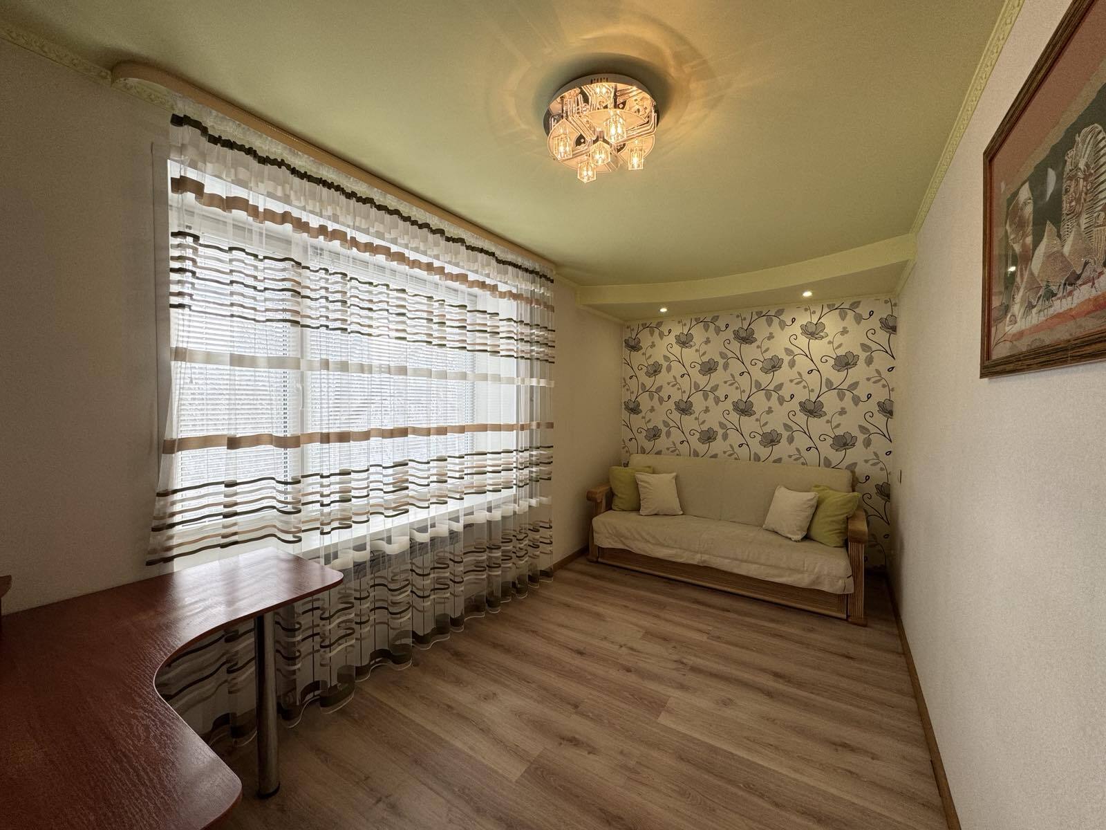 Продаж 2-кімнатної квартири 42 м², Українська вул.