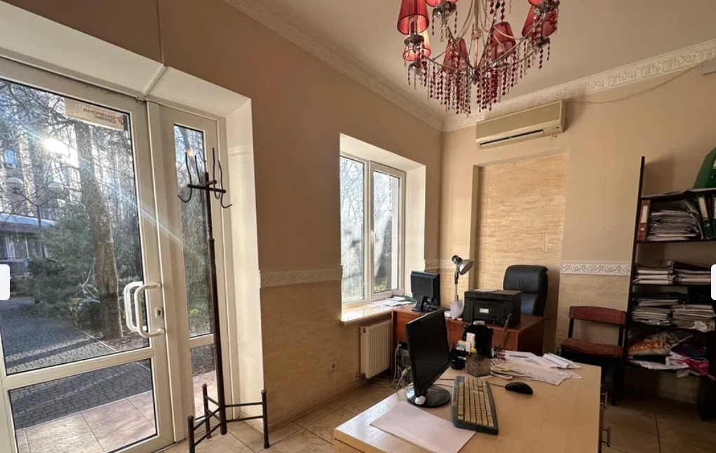 Оренда приміщення вільного призначення 364 м², Сегедская вул.
