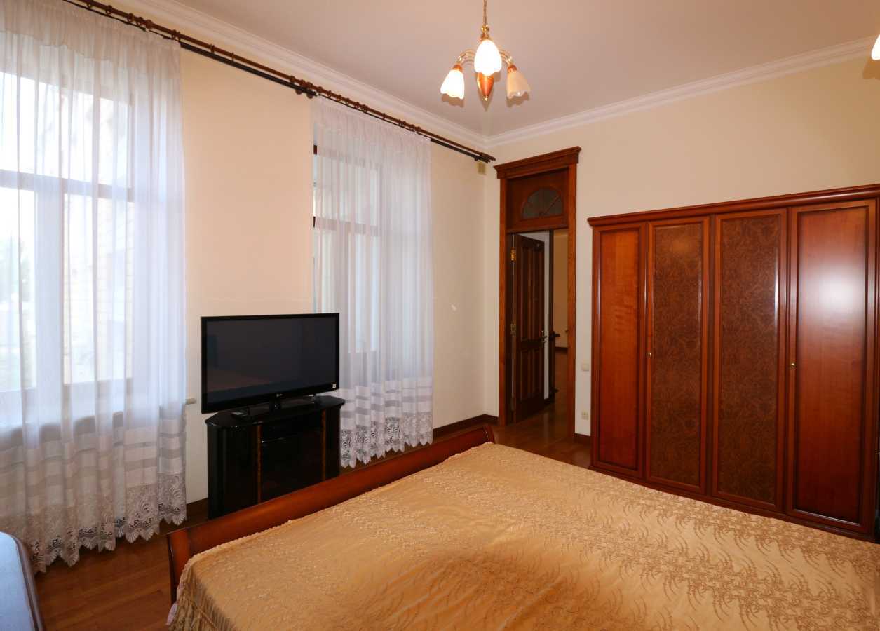 Продажа 4-комнатной квартиры 130.1 м², Малоподвальная ул., 10