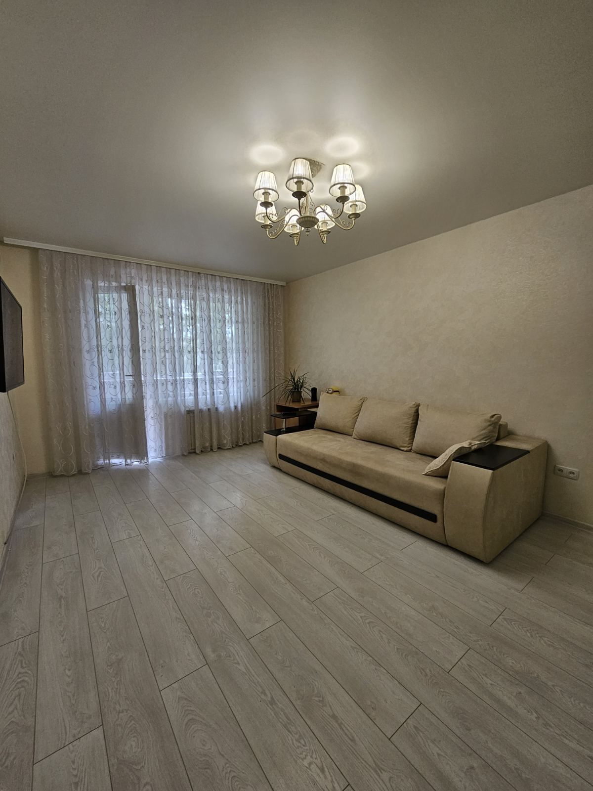 Оренда 1-кімнатної квартири 39 м², Добровольців вул.