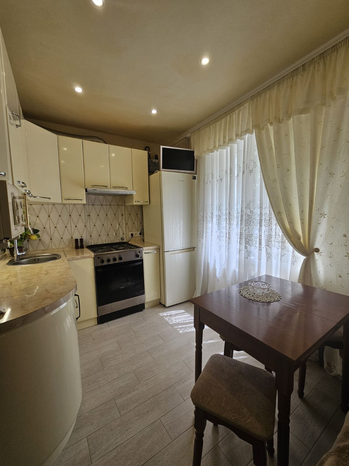 Оренда 1-кімнатної квартири 39 м², Добровольців вул.