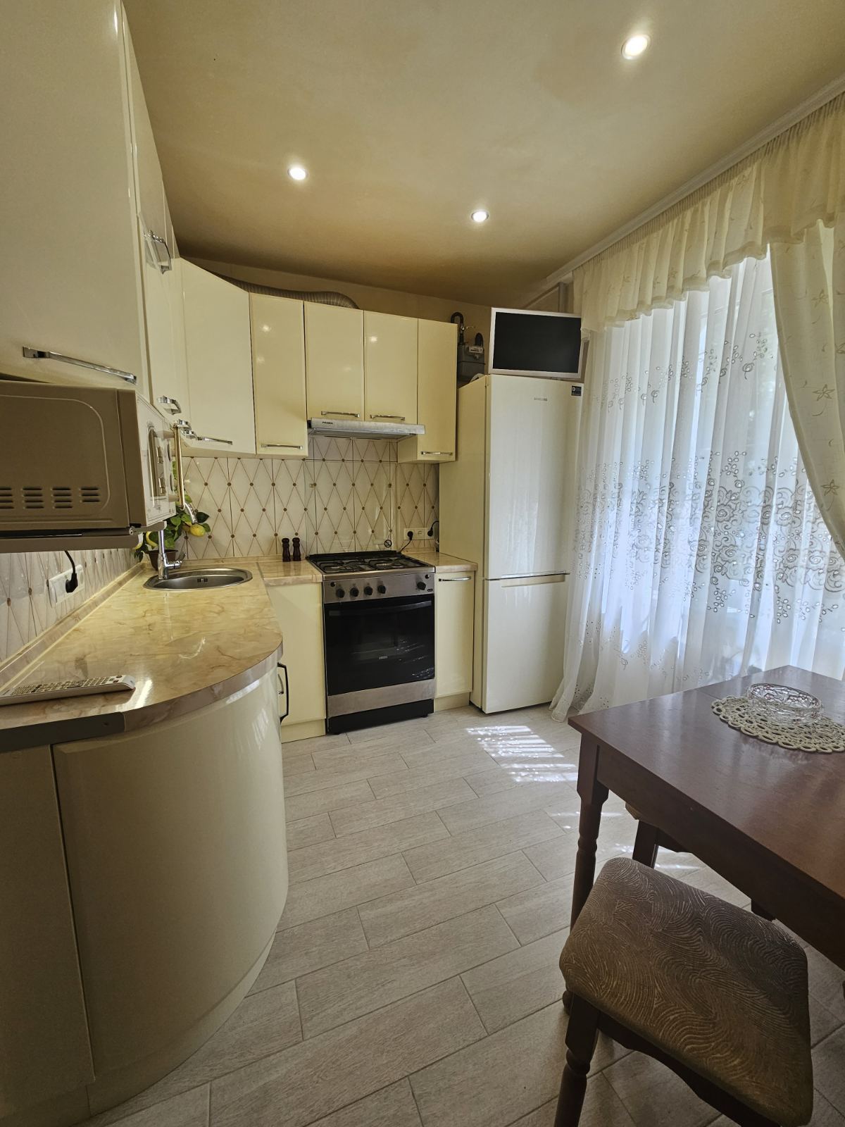Оренда 1-кімнатної квартири 39 м², Добровольців вул.