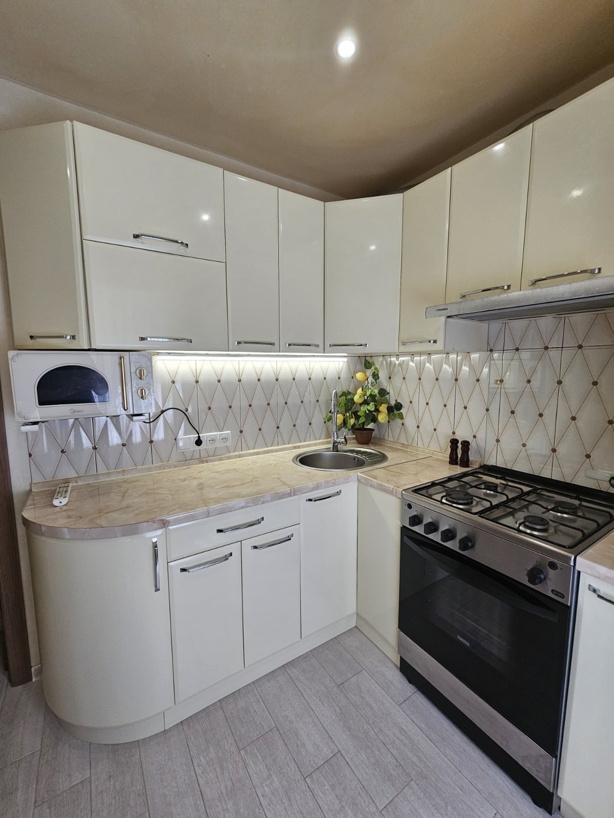 Оренда 1-кімнатної квартири 39 м², Добровольців вул.
