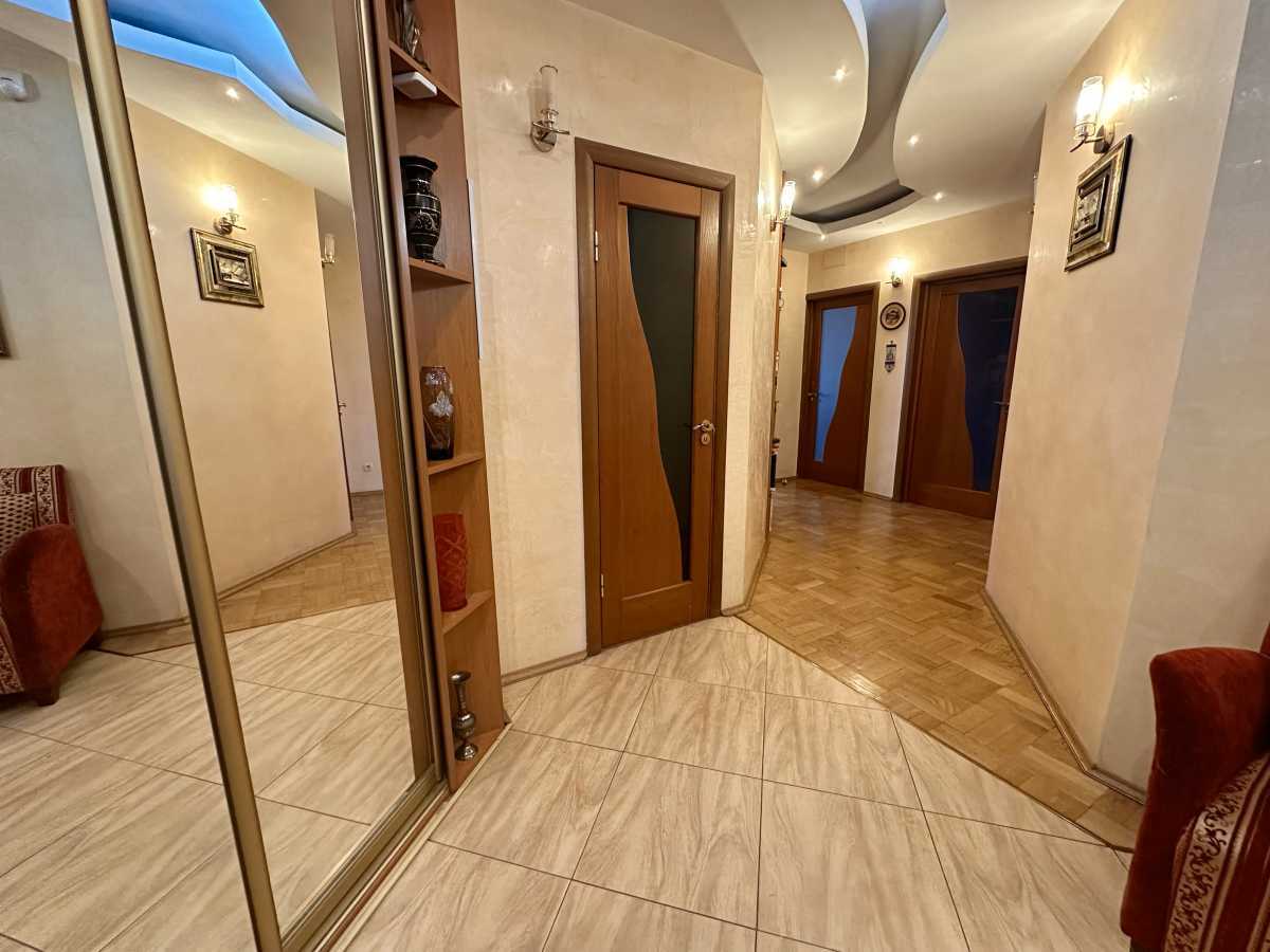 Продаж 4-кімнатної квартири 118 м², Перемоги просп., 125