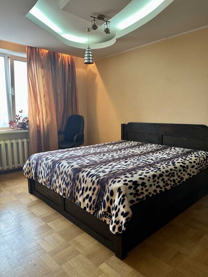 Продаж 4-кімнатної квартири 118 м², Перемоги просп., 125