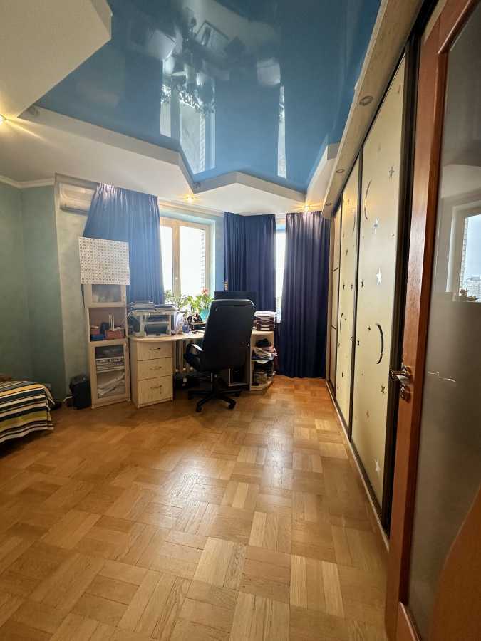 Продаж 4-кімнатної квартири 118 м², Перемоги просп., 125