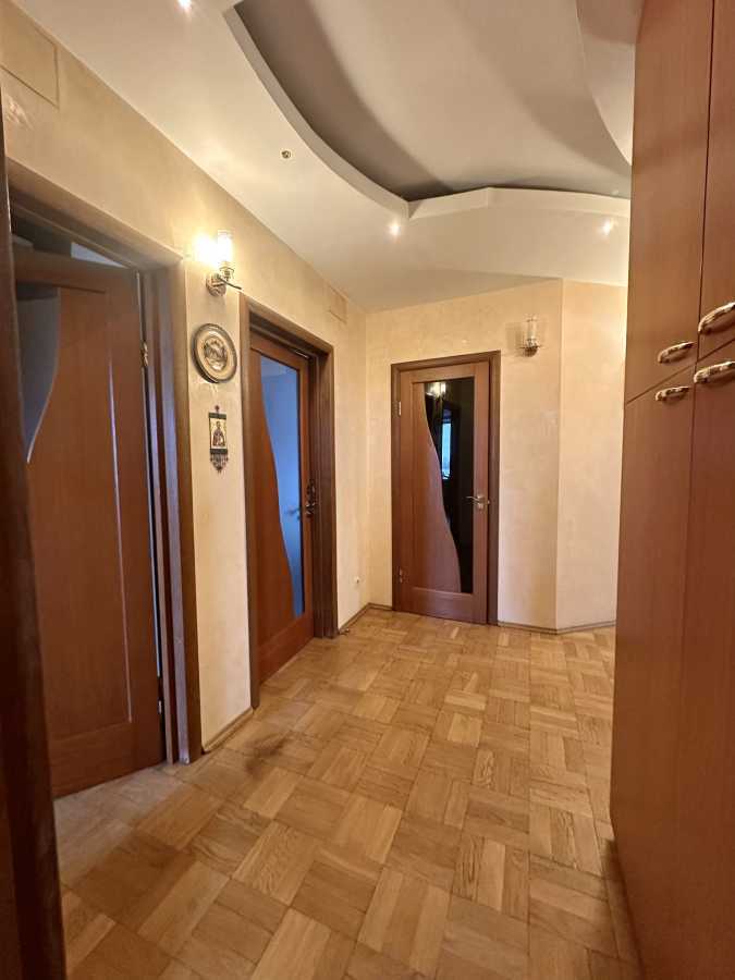 Продаж 4-кімнатної квартири 118 м², Перемоги просп., 125