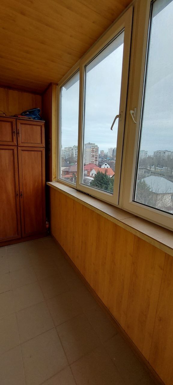 Продаж 2-кімнатної квартири 65 м², Массив Радужный вул., 16/4