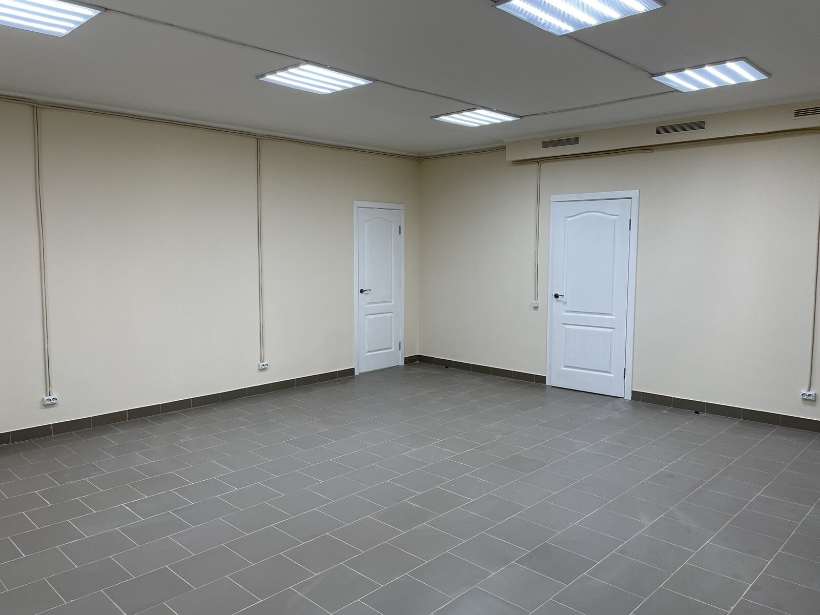 Оренда торговельного приміщення 70 м², Героїв Крут вул.