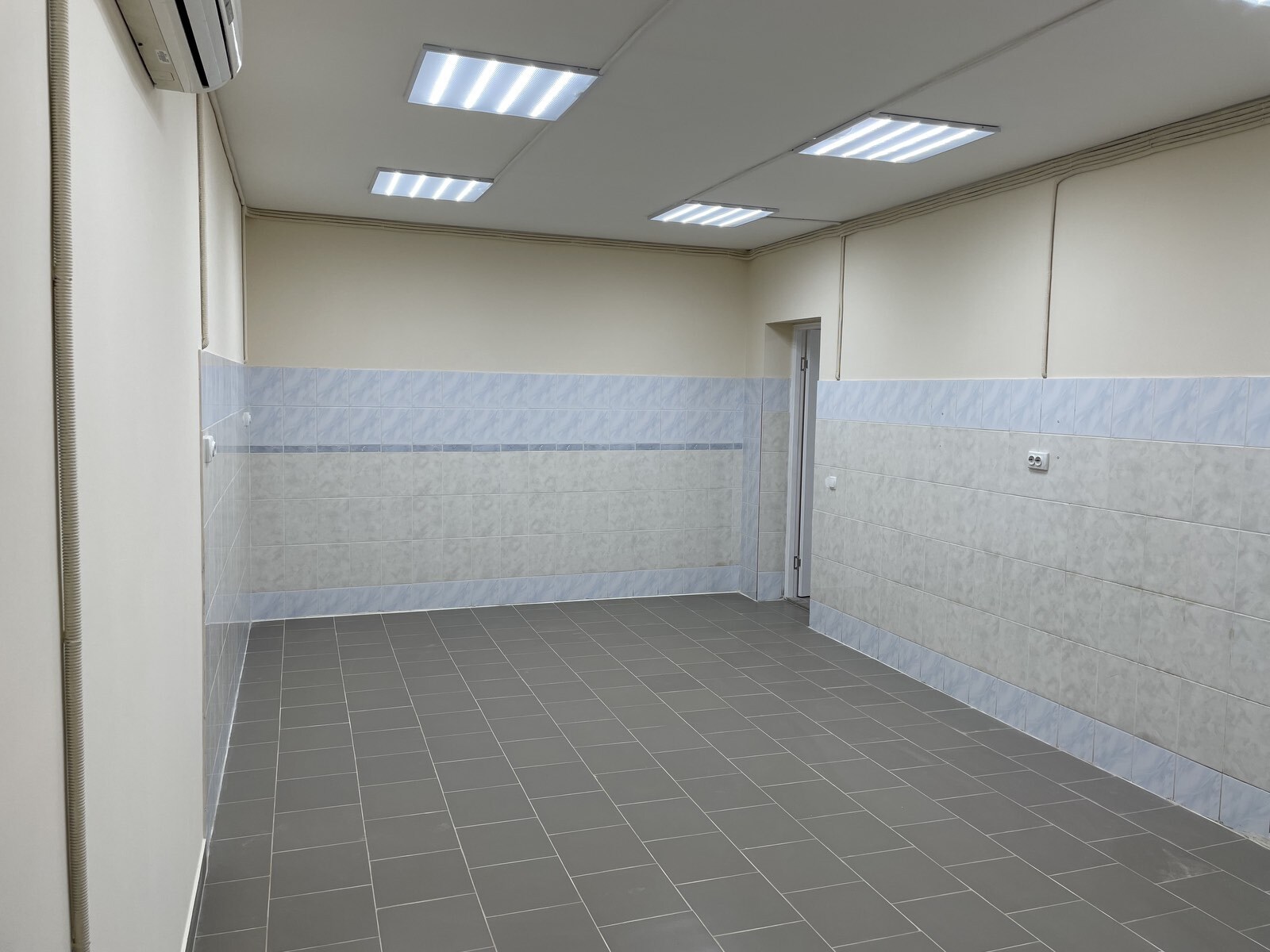 Оренда торговельного приміщення 70 м², Героїв Крут вул.
