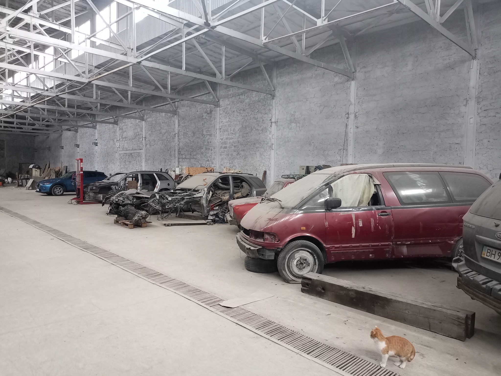 Оренда приміщення вільного призначення 1000 м², Косовская вул.