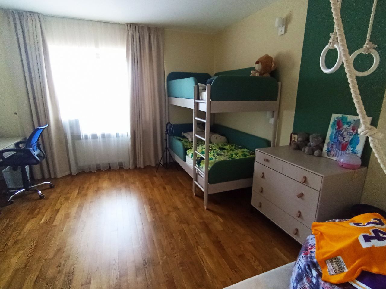 Аренда 4-комнатной квартиры 240 м²
