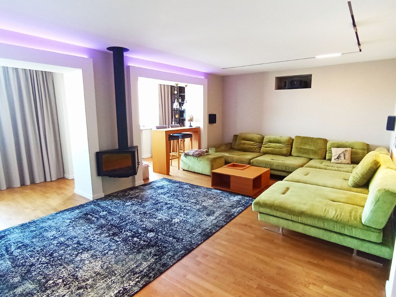 Аренда 4-комнатной квартиры 240 м²
