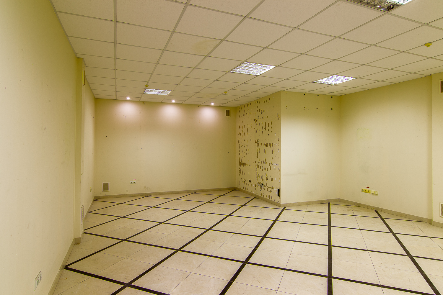 Оренда магазину 234 м², Варненська вул., 7А