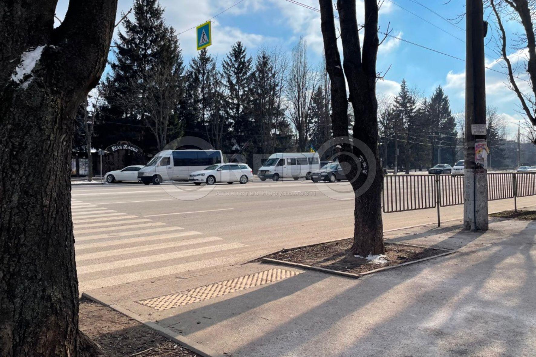 Оренда торговельного приміщення 122.8 м², Сергія Колачевського вул.