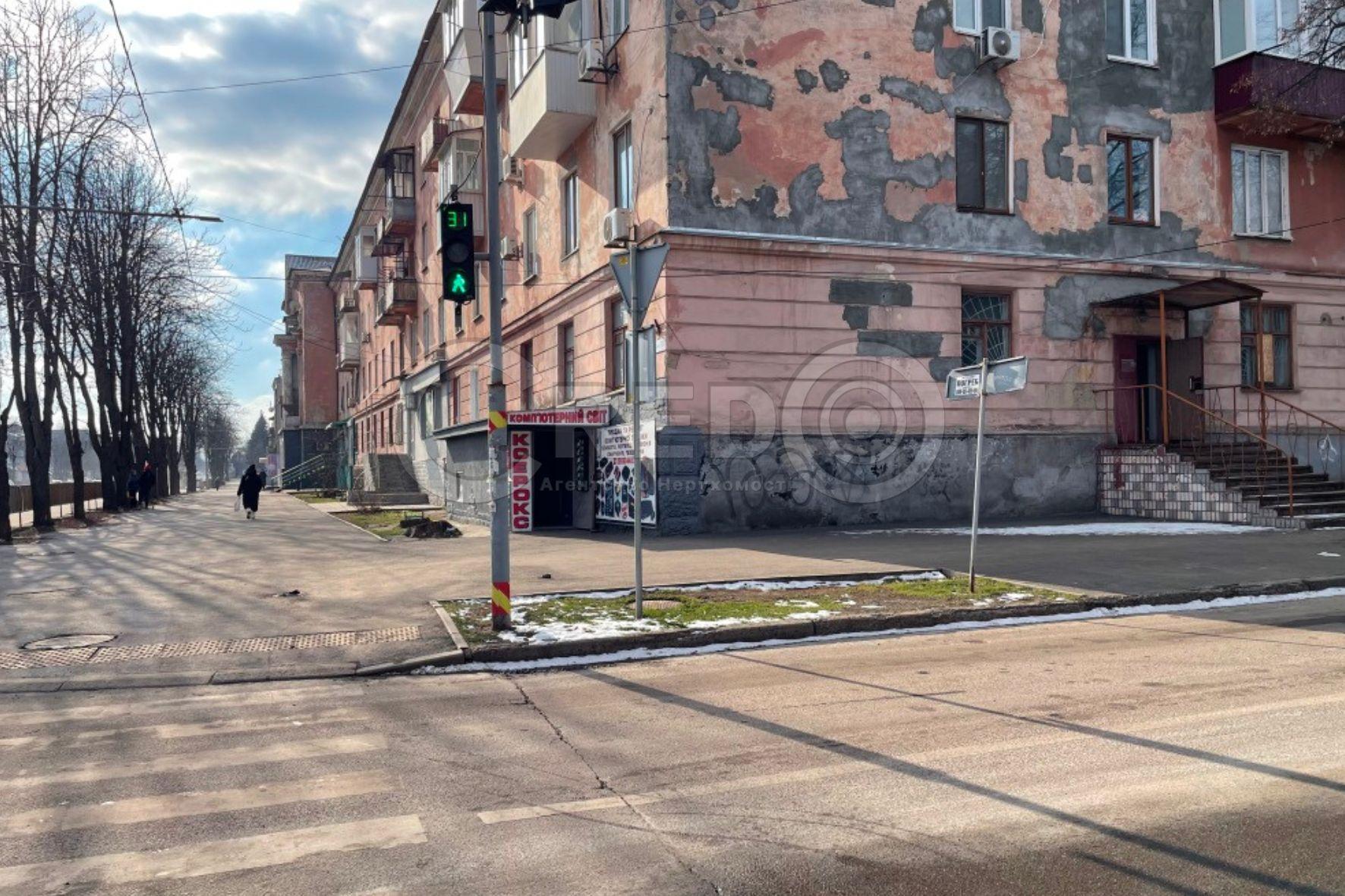 Оренда торговельного приміщення 122.8 м², Сергія Колачевського вул.