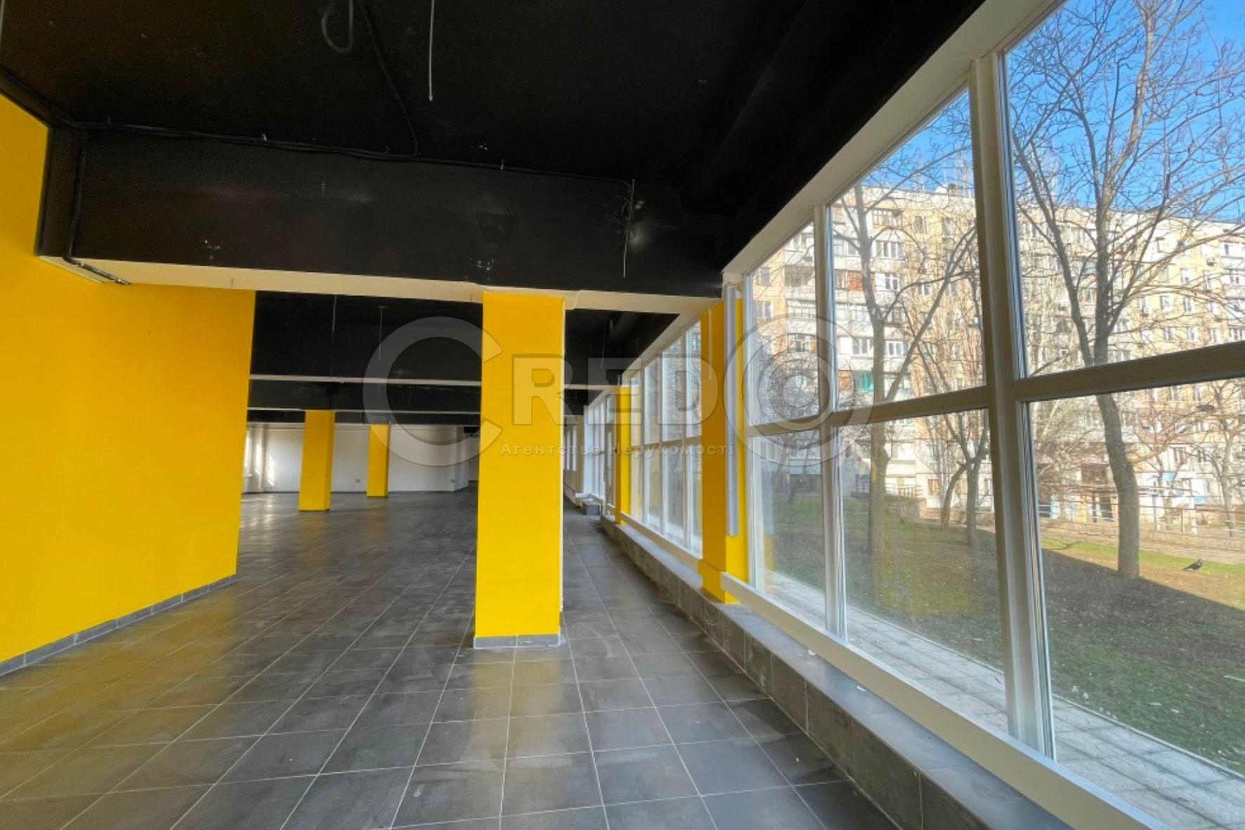 Оренда торговельного приміщення 564.4 м², Володимира Великого вул.