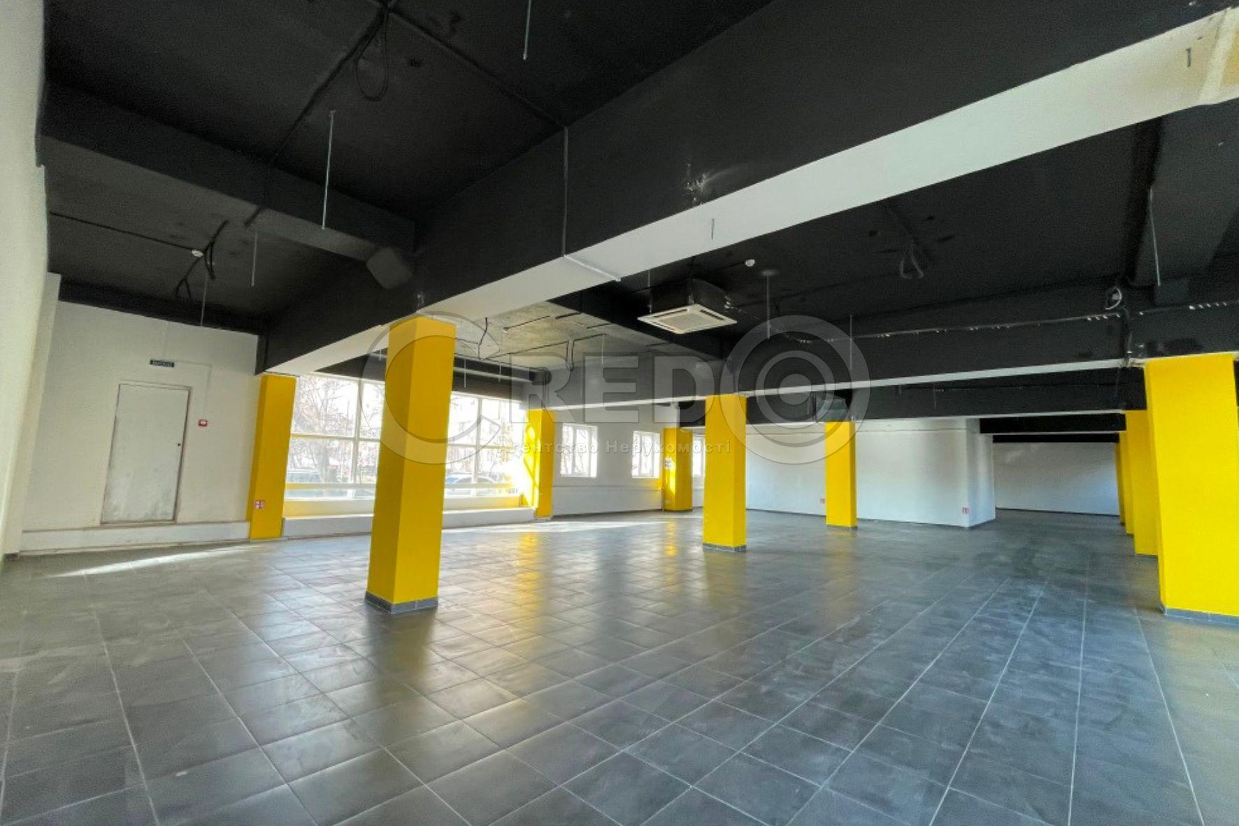Оренда торговельного приміщення 564.4 м², Володимира Великого вул.