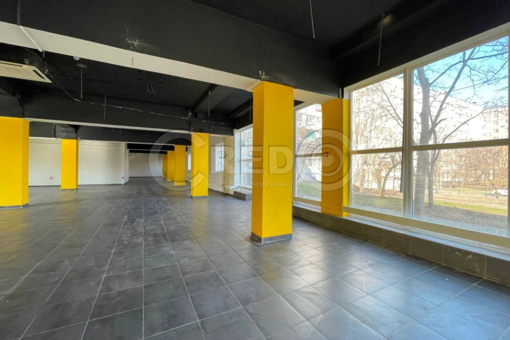 Оренда торговельного приміщення 564.4 м², Володимира Великого вул.