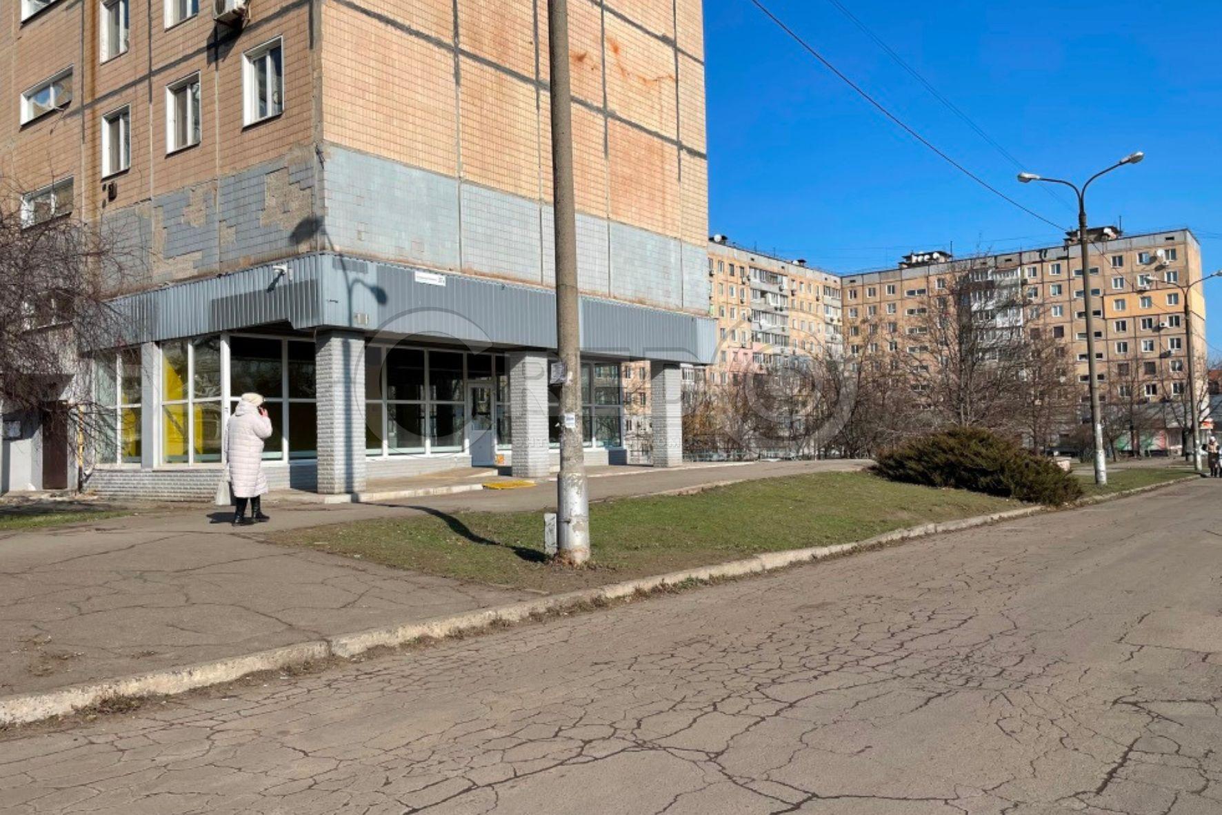 Оренда торговельного приміщення 564.4 м², Володимира Великого вул.