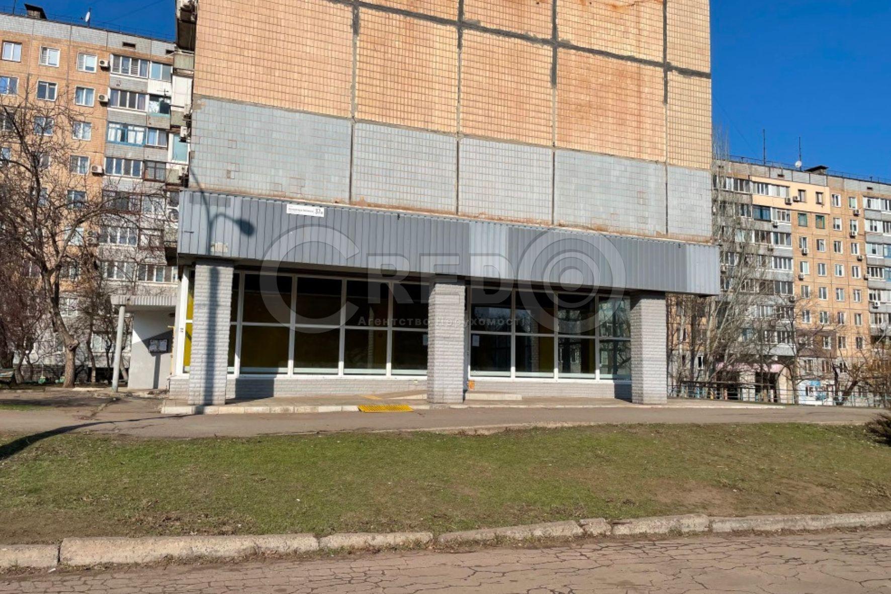 Оренда торговельного приміщення 564.4 м², Володимира Великого вул.