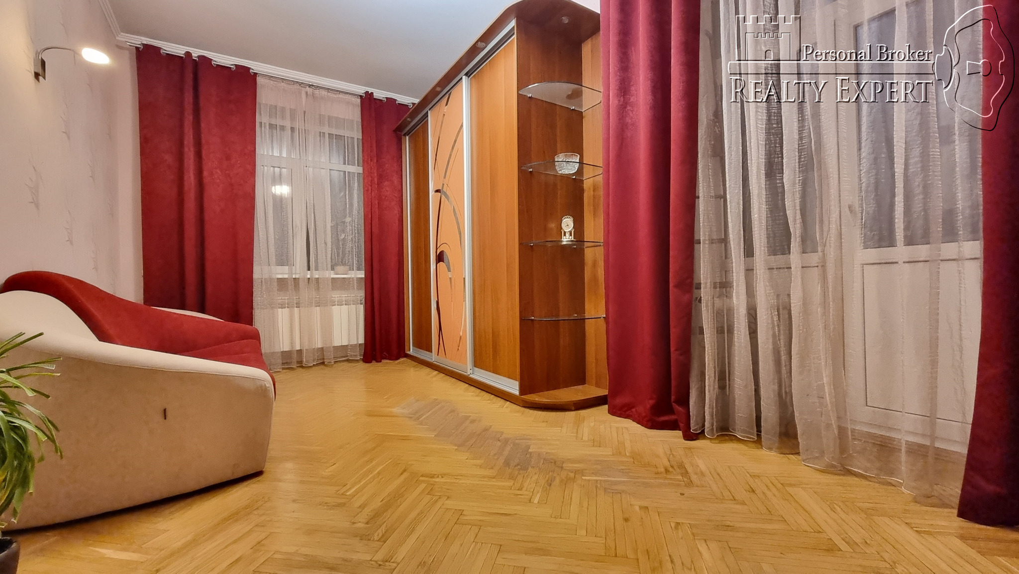 Продажа 3-комнатной квартиры 72 м², Питерская ул., 2