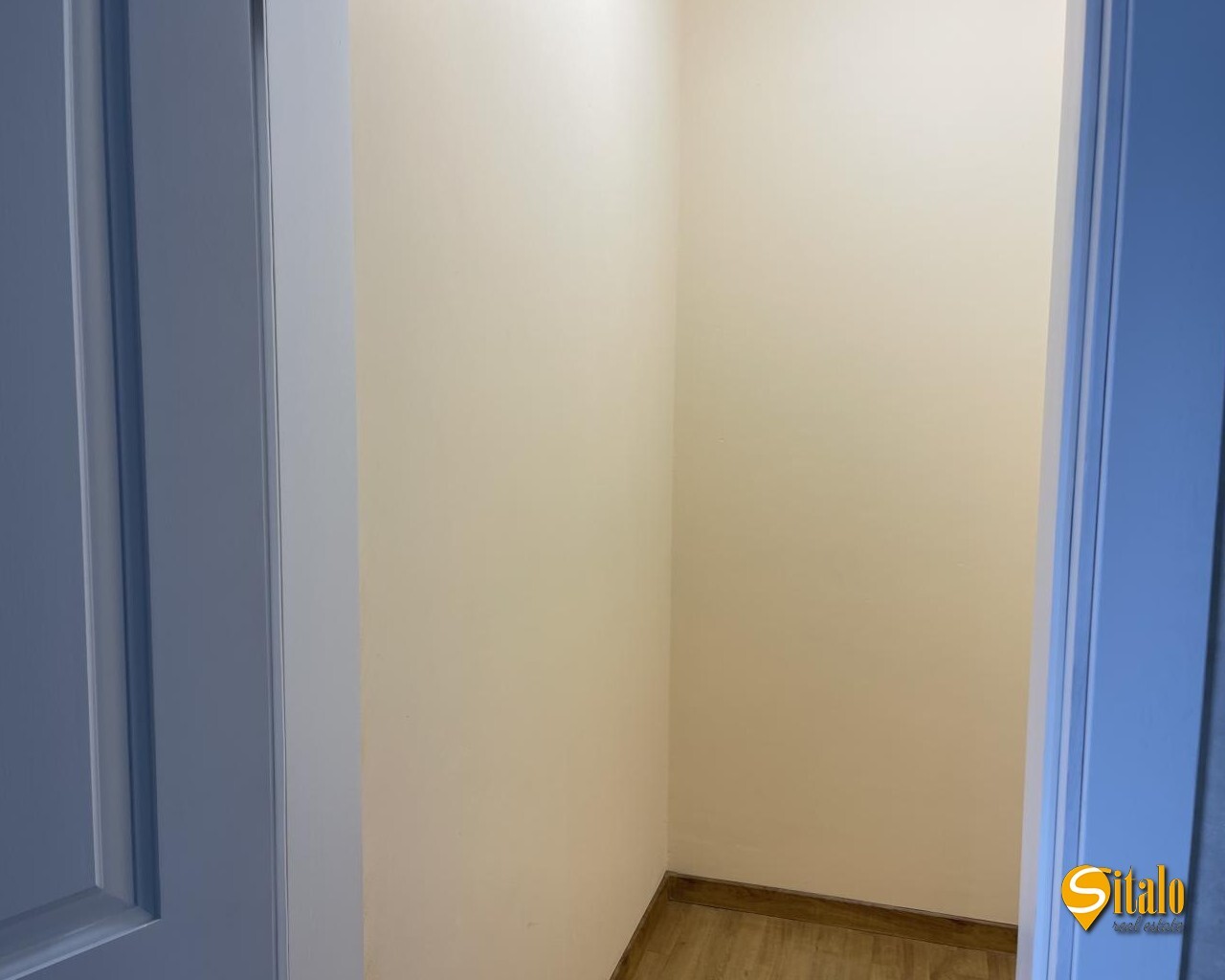 Продаж 2-кімнатної квартири 56 м²