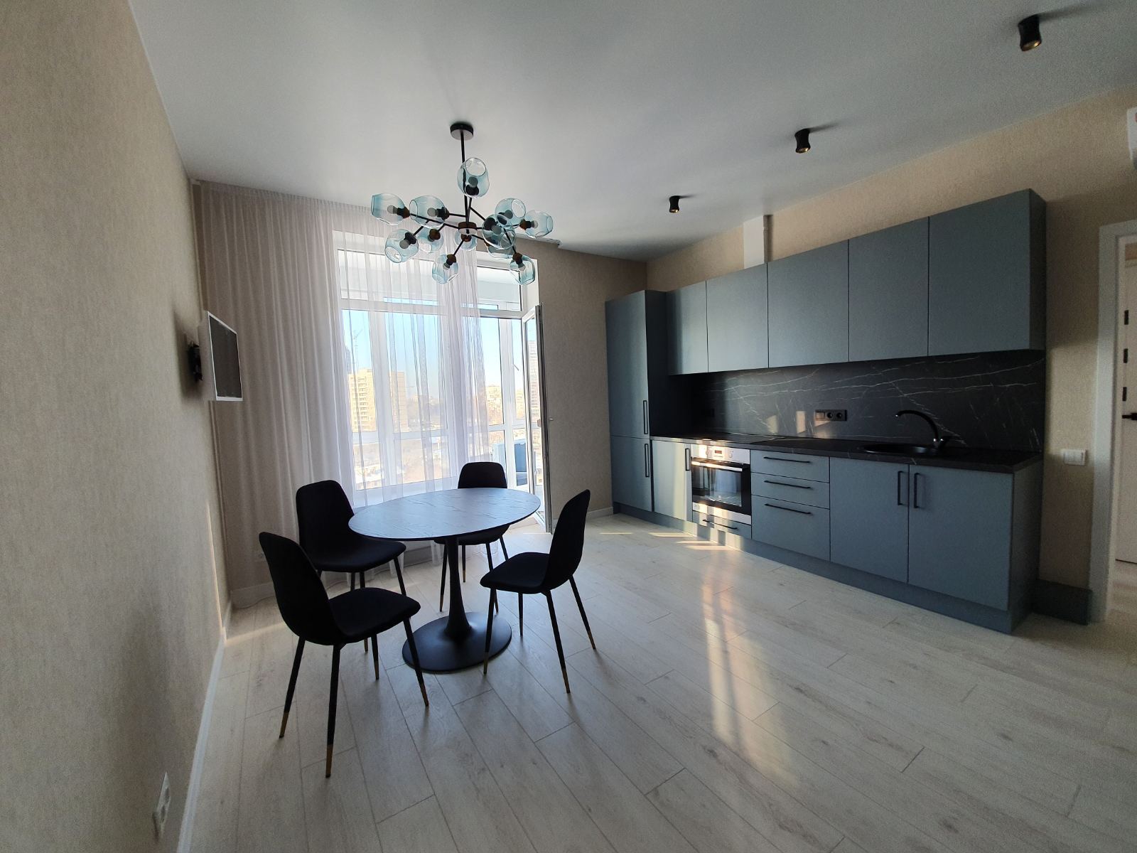 Продаж 3-кімнатної квартири 61.7 м², Толбухина вул., 135