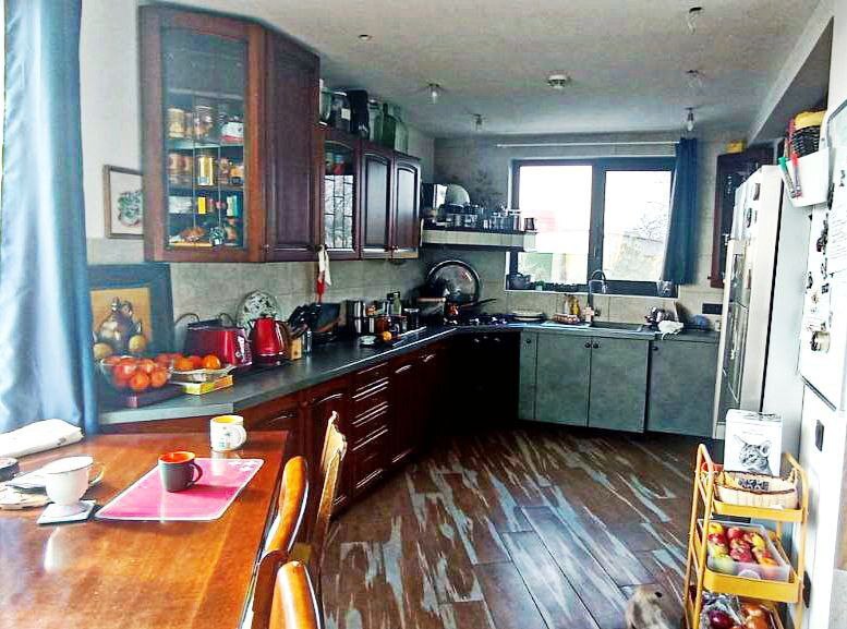 Продаж будинку 327 м²