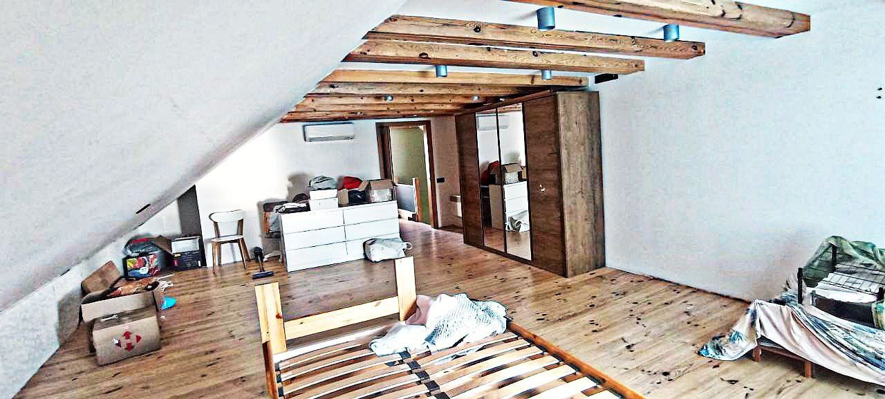 Продаж будинку 327 м²